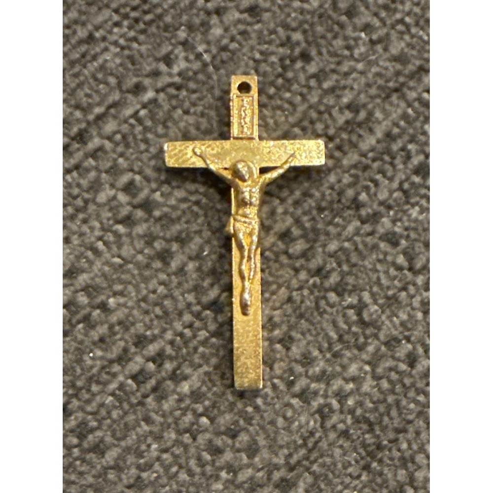 VINTAGE GOLD TONE INRI CRUCIFIX CROSS CHARM PENDANT 1.1/4" X 5/8"‎